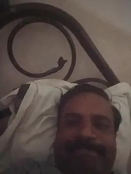 Snapshot of vardh033 chatting on 10-22-25, 07:46 vardh033 online show from 10-22-25, 07:46