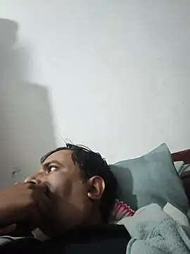 Snapshot of vardh033 chatting on 10-30-25, 11:11 vardh033 online show from 10-30-25, 11:11