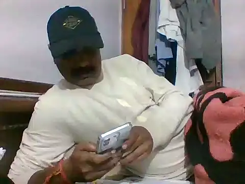 Snapshot of vardh033 chatting on 11-04-25, 08:13 vardh033 online show from 11-04-25, 08:13