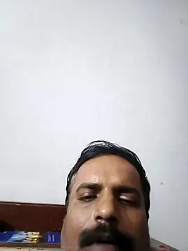 Snapshot of vardh033 chatting on 11-06-25, 04:24 vardh033 online show from 11-06-25, 04:24