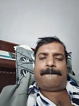 Snapshot of vardh033 chatting on 11-10-25, 09:41 vardh033 online show from 11-10-25, 09:41