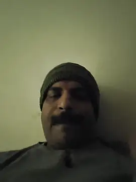 Snapshot of vardh033 chatting on 11-14-25, 08:29 vardh033 online show from 11-14-25, 08:29