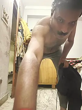 Snapshot of vardh033 chatting on 11-15-25, 12:23 vardh033 online show from 11-15-25, 12:23