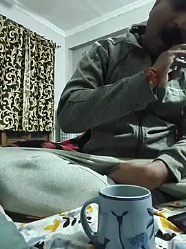 Snapshot of vardh033 chatting on 11-17-25, 04:35 vardh033 online show from 11-17-25, 04:35