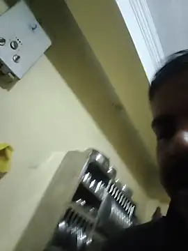 Snapshot of vardh033 chatting on 11-25-25, 05:51 vardh033 online show from 11-25-25, 05:51