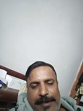 Snapshot of vardh033 chatting on 12-16-25, 04:23 vardh033 online show from 12-16-25, 04:23