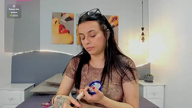 Snapshot of Sara_mora_ chatting on 06-17-26, 03:13 Sara mora online show from 06-17-26, 03:13