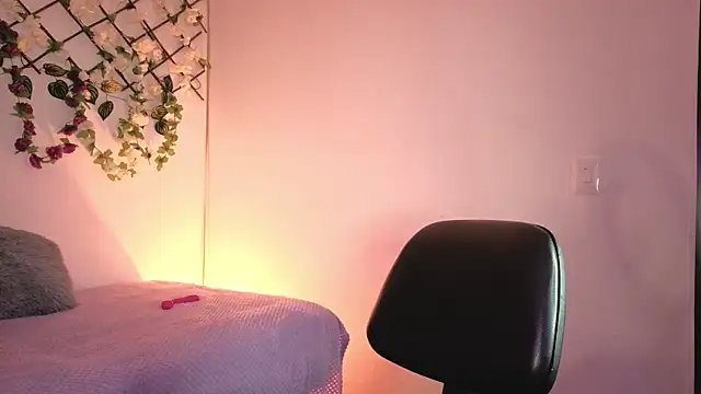 Snapshot of MiaCollinssx chatting on 09-12-25, 04:29 MiaCollinssx online show from 09-12-25, 04:29