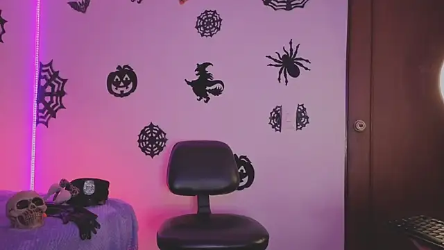 Snapshot of MiaCollinssx chatting on 10-26-25, 02:01 MiaCollinssx online show from 10-26-25, 02:01