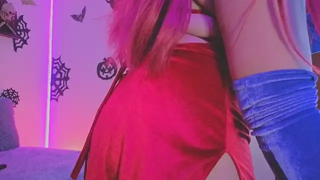 Snapshot of MiaCollinssx chatting on 10-31-25, 03:02 MiaCollinssx online show from 10-31-25, 03:02