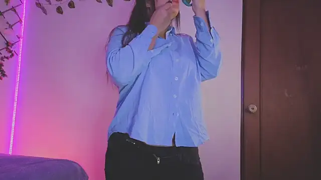 Snapshot of MiaCollinssx chatting on 11-05-25, 02:50 MiaCollinssx online show from 11-05-25, 02:50