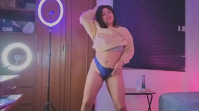 Snapshot of MiaCollinssx chatting on 11-14-25, 01:54 MiaCollinssx online show from 11-14-25, 01:54