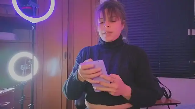 Snapshot of MiaCollinssx chatting on 11-16-25, 03:39 MiaCollinssx online show from 11-16-25, 03:39