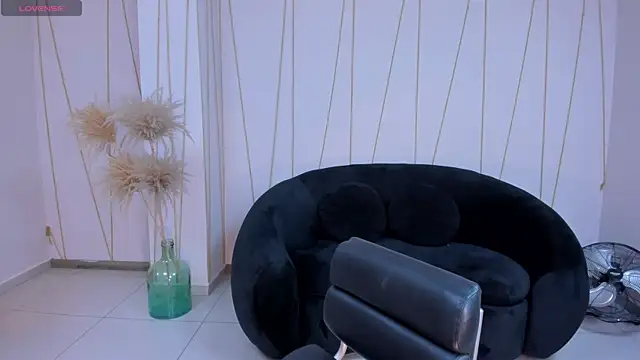 LeahNovac online show from 11-18-25, 11:14