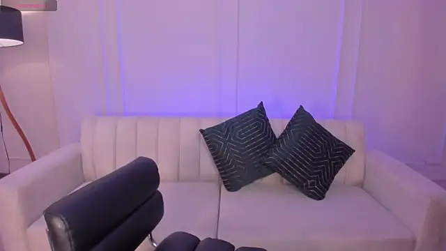 LeahNovac online show from 11-27-25, 11:23