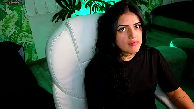 Snapshot of sari_belle chatting on 09-27-25, 09:31 sari belle online show from 09-27-25, 09:31