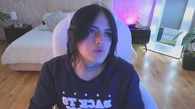 Snapshot of sari_belle chatting on 10-03-25, 09:23 sari belle online show from 10-03-25, 09:23