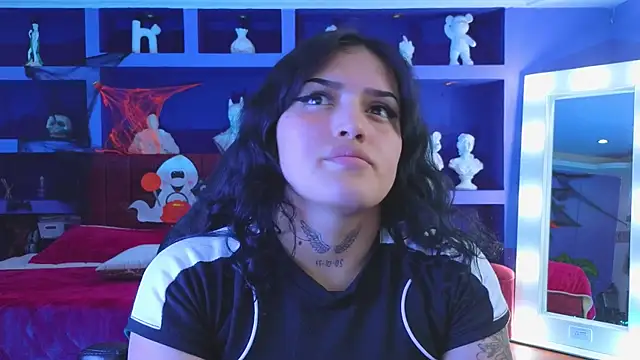 Snapshot of sari_belle chatting on 10-30-25, 04:03 sari belle online show from 10-30-25, 04:03