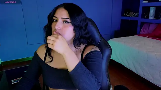 Snapshot of sari_belle chatting on 11-17-25, 08:25 sari belle online show from 11-17-25, 08:25