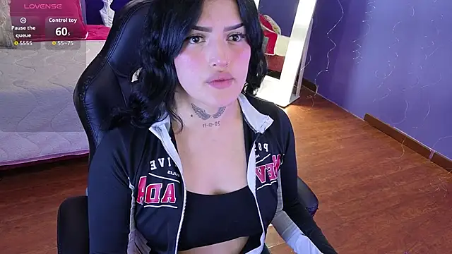 Snapshot of sari_belle chatting on 11-24-25, 08:52 sari belle online show from 11-24-25, 08:52