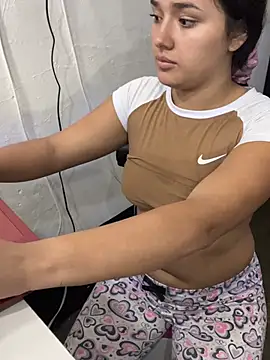 Snapshot of Luciaparker03 chatting on 02-04-26, 03:34 Luciaparker03 online show from 02-04-26, 03:34