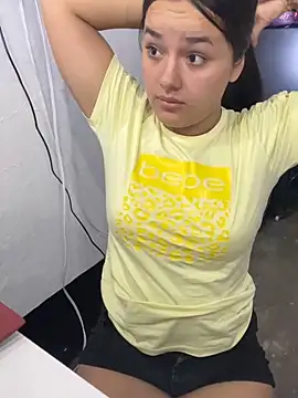 Snapshot of Luciaparker03 chatting on 02-09-26, 11:09 Luciaparker03 online show from 02-09-26, 11:09