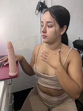 Snapshot of Luciaparker03 chatting on 02-22-26, 11:36 Luciaparker03 online show from 02-22-26, 11:36