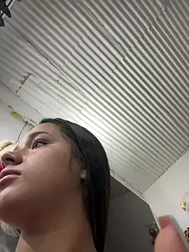 Snapshot of Luciaparker03 chatting on 04-01-26, 01:12 Luciaparker03 online show from 04-01-26, 01:12