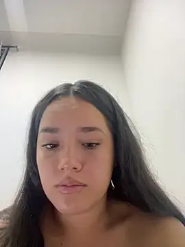 Snapshot of Luciaparker03 chatting on 07-18-26, 12:59 Luciaparker03 online show from 07-18-26, 12:59