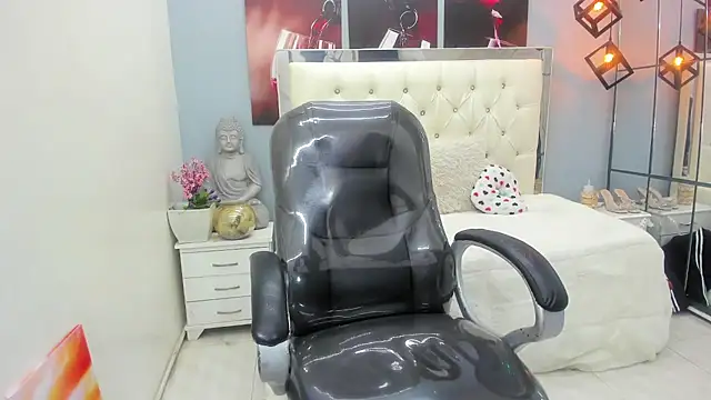 Snapshot of Eilish_hall chatting on 12-14-25, 10:47 Eilish hall online show from 12-14-25, 10:47