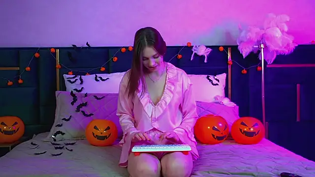 VeronicaVances online show from 10-22-25, 06:07