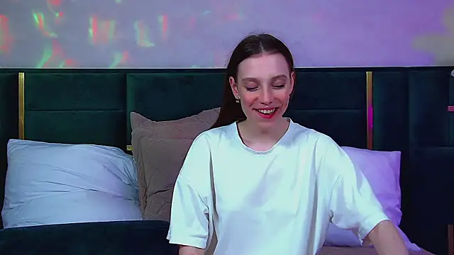 VeronicaVances online show from 06-05-26, 06:42