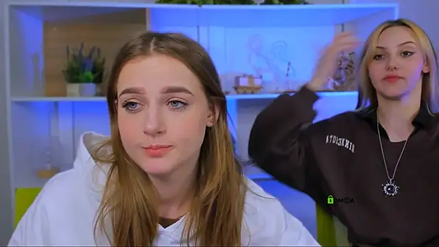 Snapshot of luna_tin chatting on 09-13-25, 07:13 luna tin online show from 09-13-25, 07:13