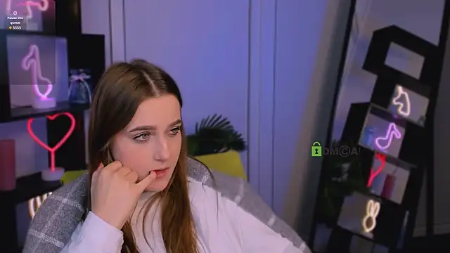 Snapshot of luna_tin chatting on 09-30-25, 02:00 luna tin online show from 09-30-25, 02:00