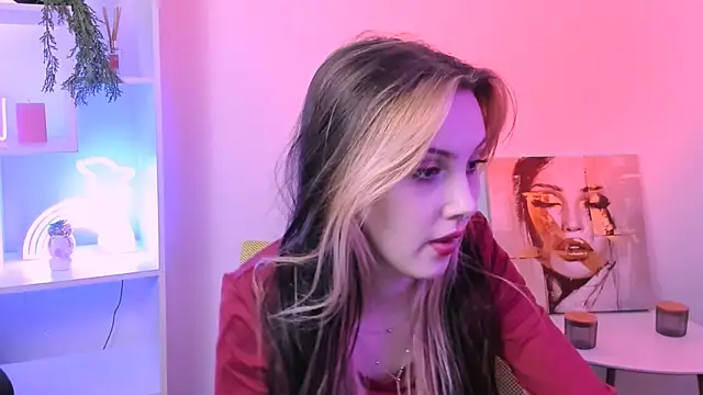 Snapshot of luna_tin chatting on 10-16-25, 12:33 luna tin online show from 10-16-25, 12:33