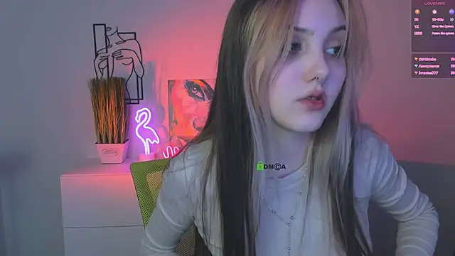 Snapshot of luna_tin chatting on 10-23-25, 12:54 luna tin online show from 10-23-25, 12:54