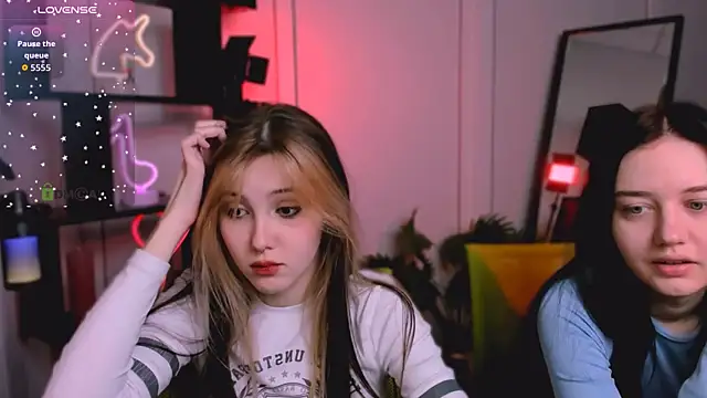 Snapshot of luna_tin chatting on 11-26-25, 05:52 luna tin online show from 11-26-25, 05:52