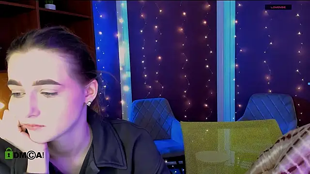 Snapshot of luna_tin chatting on 12-17-25, 05:46 luna tin online show from 12-17-25, 05:46