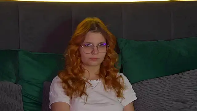 Snapshot of BellaMarebelle chatting on 09-25-25, 04:27 BellaMarebelle online show from 09-25-25, 04:27