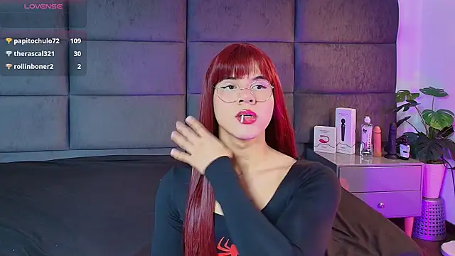 Slenna Moon online show from 12-21-25, 02:51