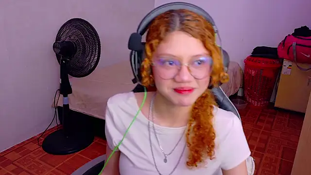 Snapshot of Birdie_0 chatting on 09-22-25, 01:24 Birdie 0 online show from 09-22-25, 01:24