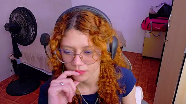 Snapshot of Birdie_0 chatting on 10-02-25, 03:30 Birdie 0 online show from 10-02-25, 03:30