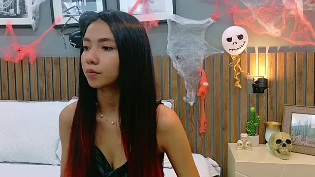 Snapshot of luna_roja25 chatting on 10-24-25, 01:40 luna roja25 online show from 10-24-25, 01:40