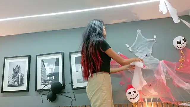 Snapshot of luna_roja25 chatting on 11-06-25, 01:23 luna roja25 online show from 11-06-25, 01:23