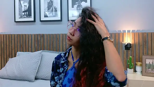 Snapshot of luna_roja25 chatting on 11-25-25, 01:33 luna roja25 online show from 11-25-25, 01:33