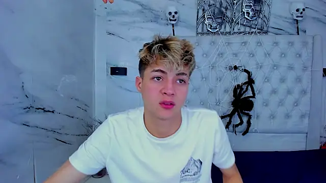 Ari and Storm online show from 11-01-25, 06:21