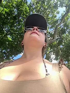 Snapshot of sophie_lopez1 chatting on 06-27-26, 03:39 sophie lopez1 online show from 06-27-26, 03:39