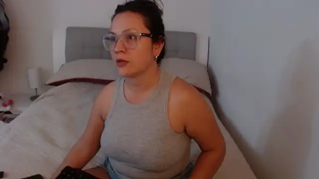 Snapshot of sophie_lopez1 chatting on 07-20-26, 04:16 sophie lopez1 online show from 07-20-26, 04:16