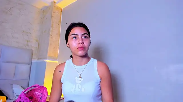 Snapshot of KimberlyLoren chatting on 10-06-25, 08:50 KimberlyLoren online show from 10-06-25, 08:50