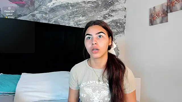 Snapshot of KimberlyLoren chatting on 10-28-25, 01:36 KimberlyLoren online show from 10-28-25, 01:36